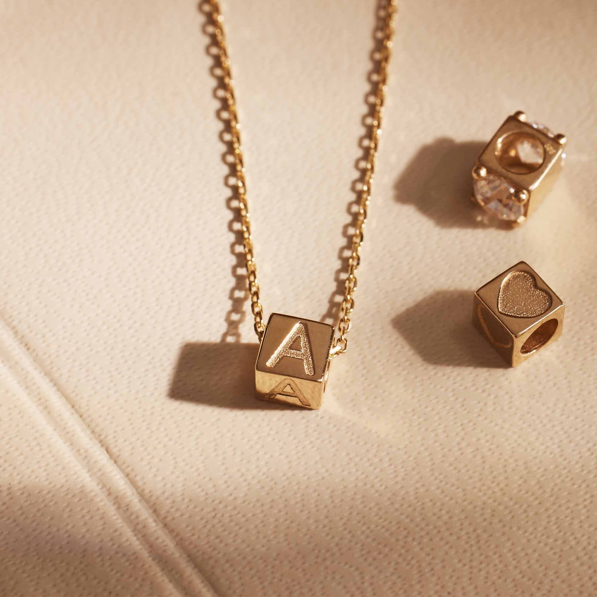Le Marais Felie 14 karat gold cube charm with heart - Image 4