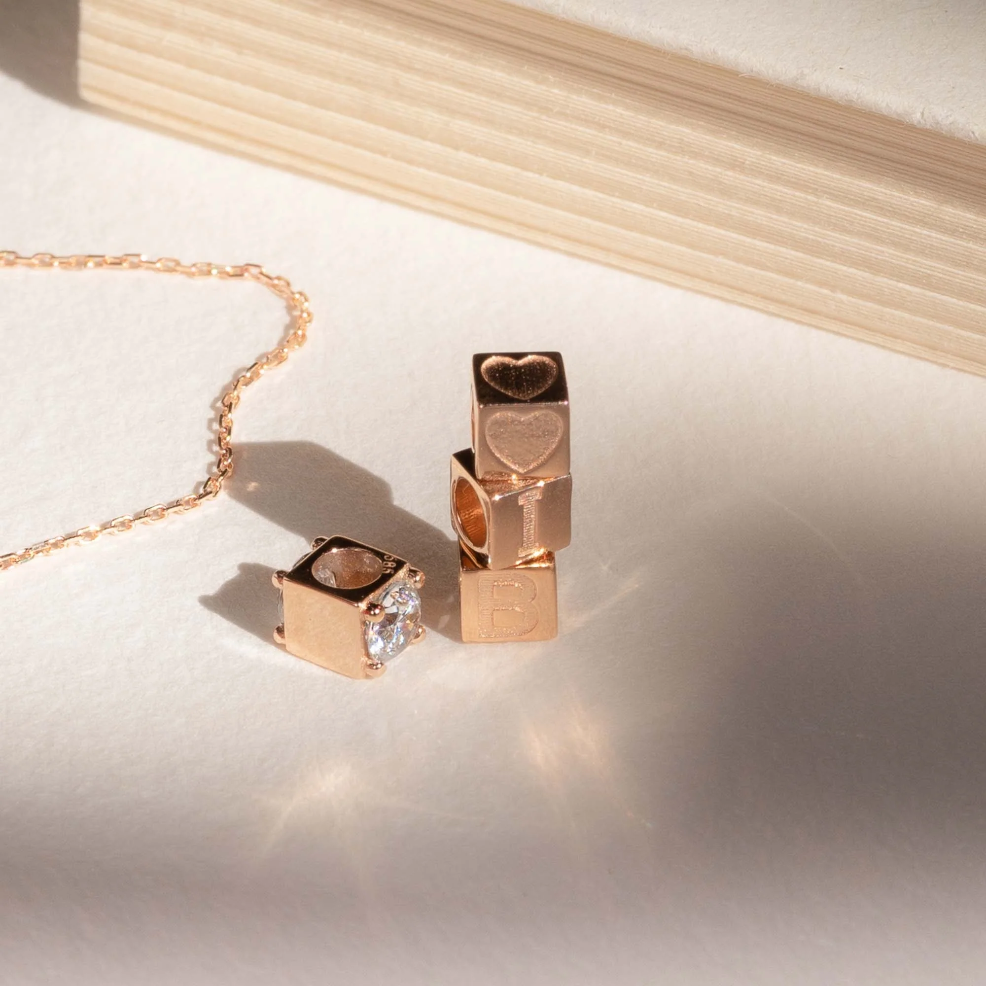 La Concorde Felie 14 karat rose gold cube charm with heart - Image 4