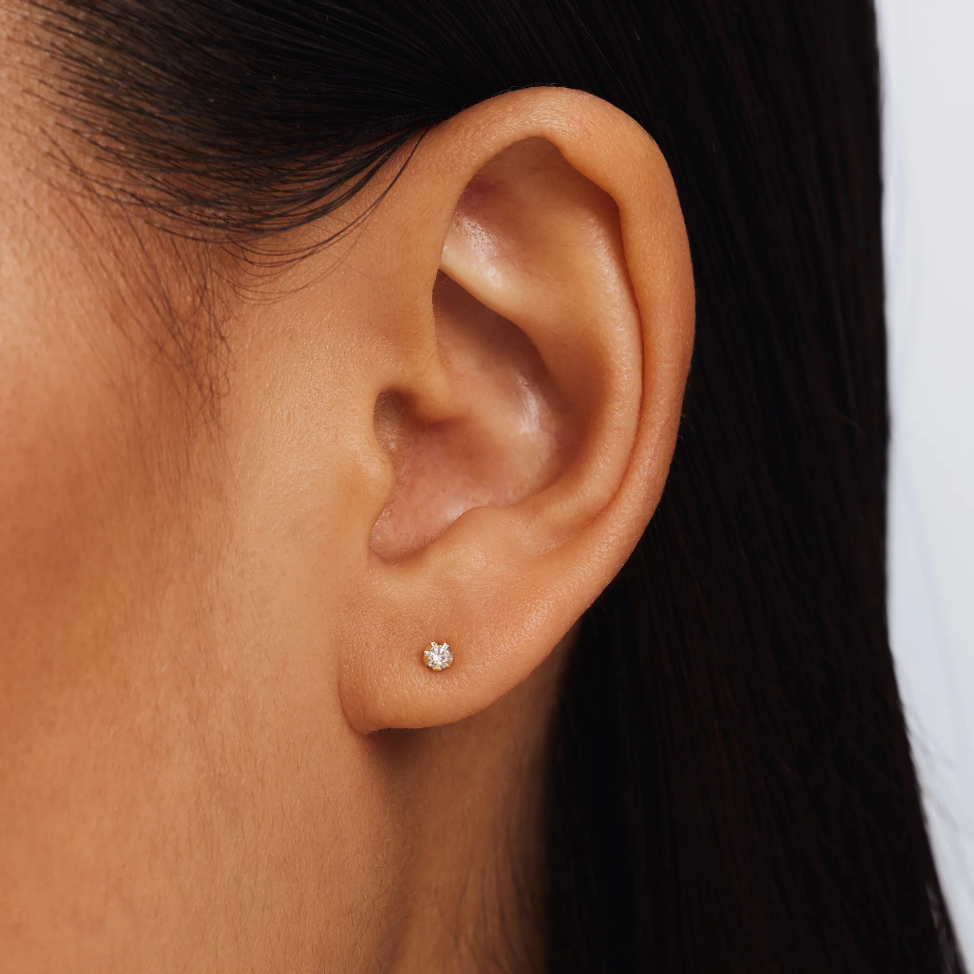 Le Marais De Buci 14 karat gold ear studs with zirconia stones - Image 3