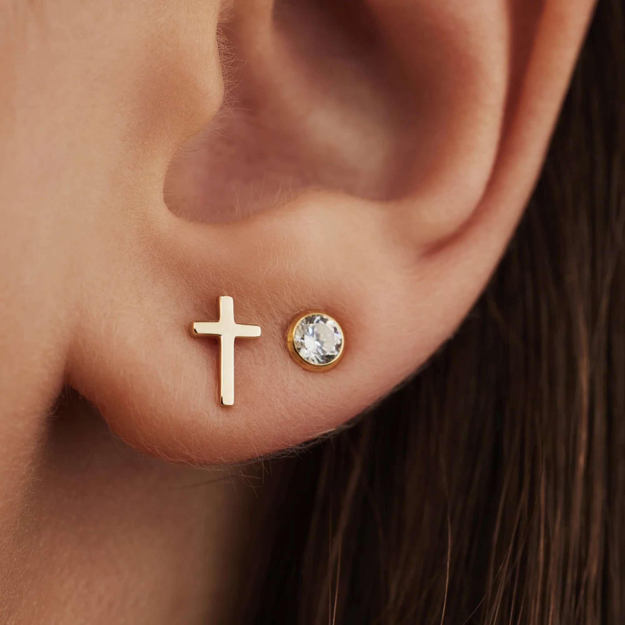 Monceau Solange 14 karat gold stud earrings with cross - Image 2