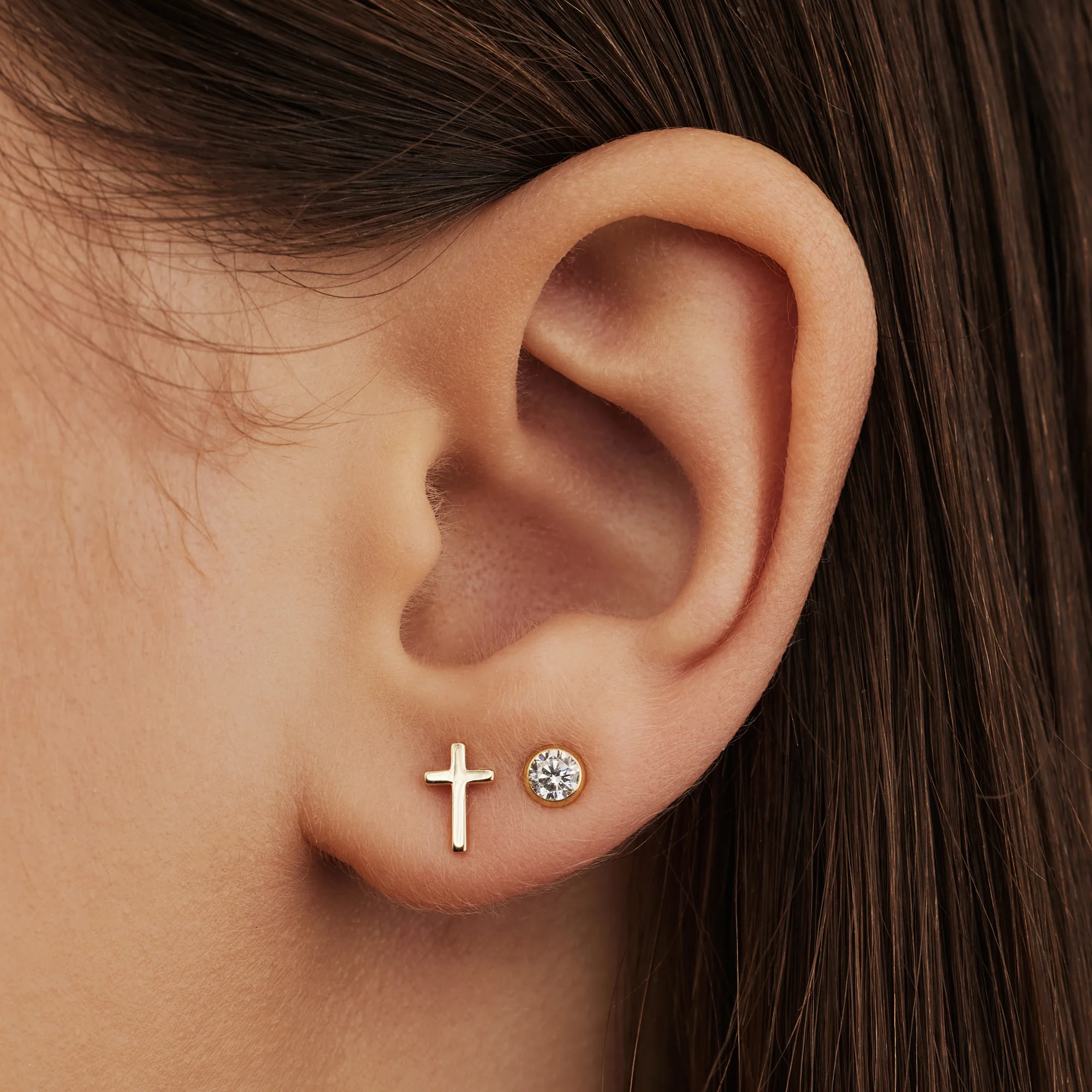 Monceau Solange 14 karat gold stud earrings with cross - Image 3