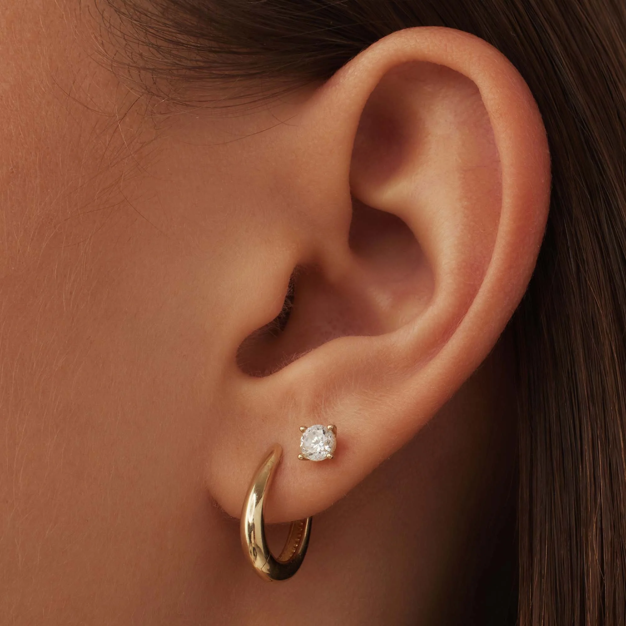 Le Marais Lourdes 14 karat gold ear studs with zirconia stone - Image 5