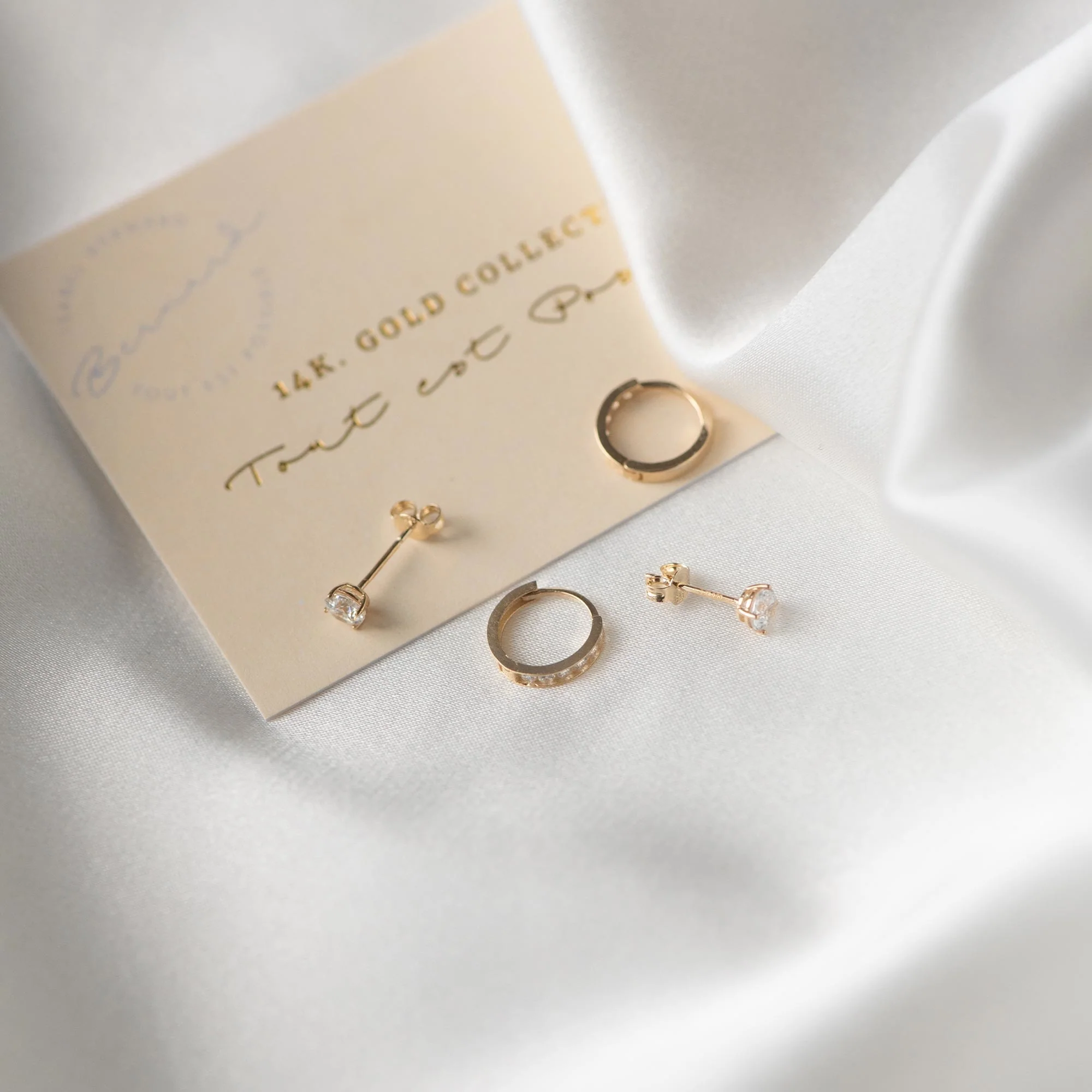 Le Marais Lourdes 14 karat gold ear studs with zirconia stone - Image 6