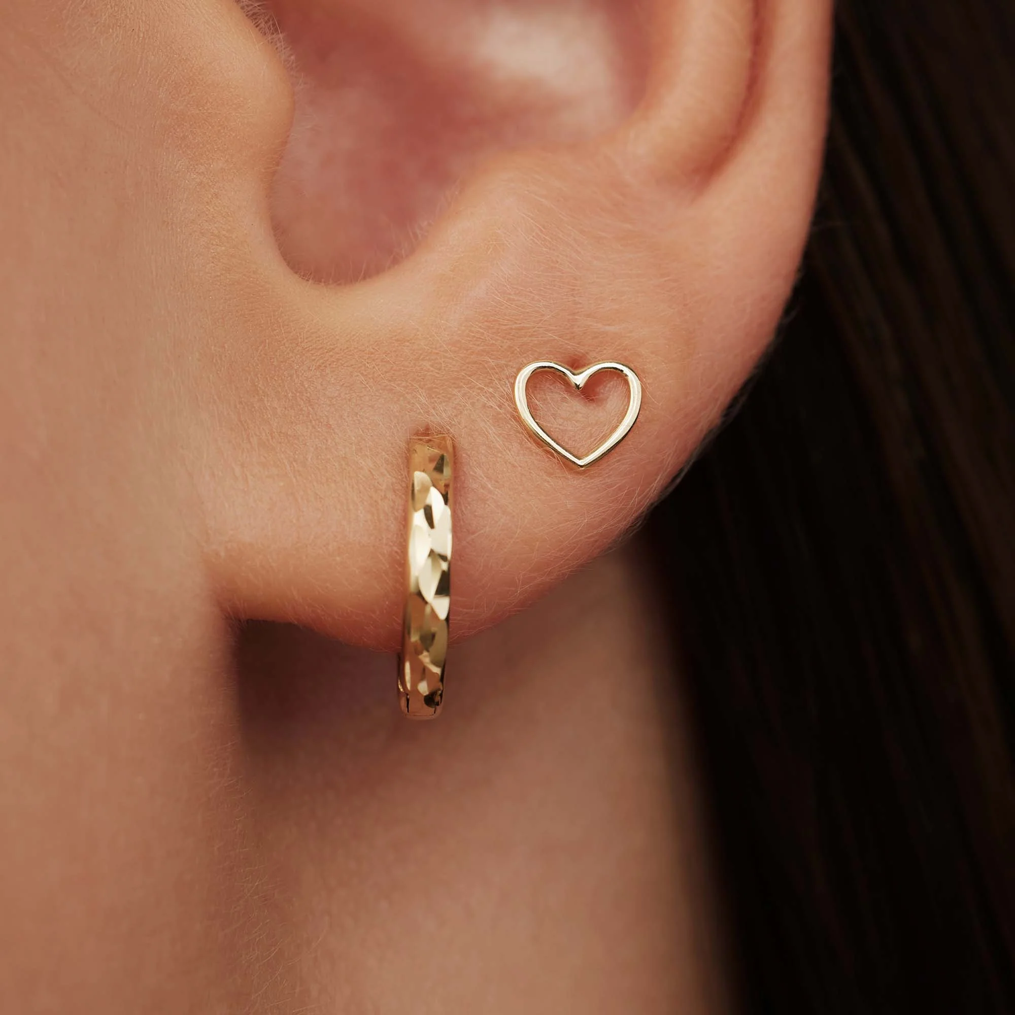 Belleville Amore 14 karat gold ear studs with heart - Image 2