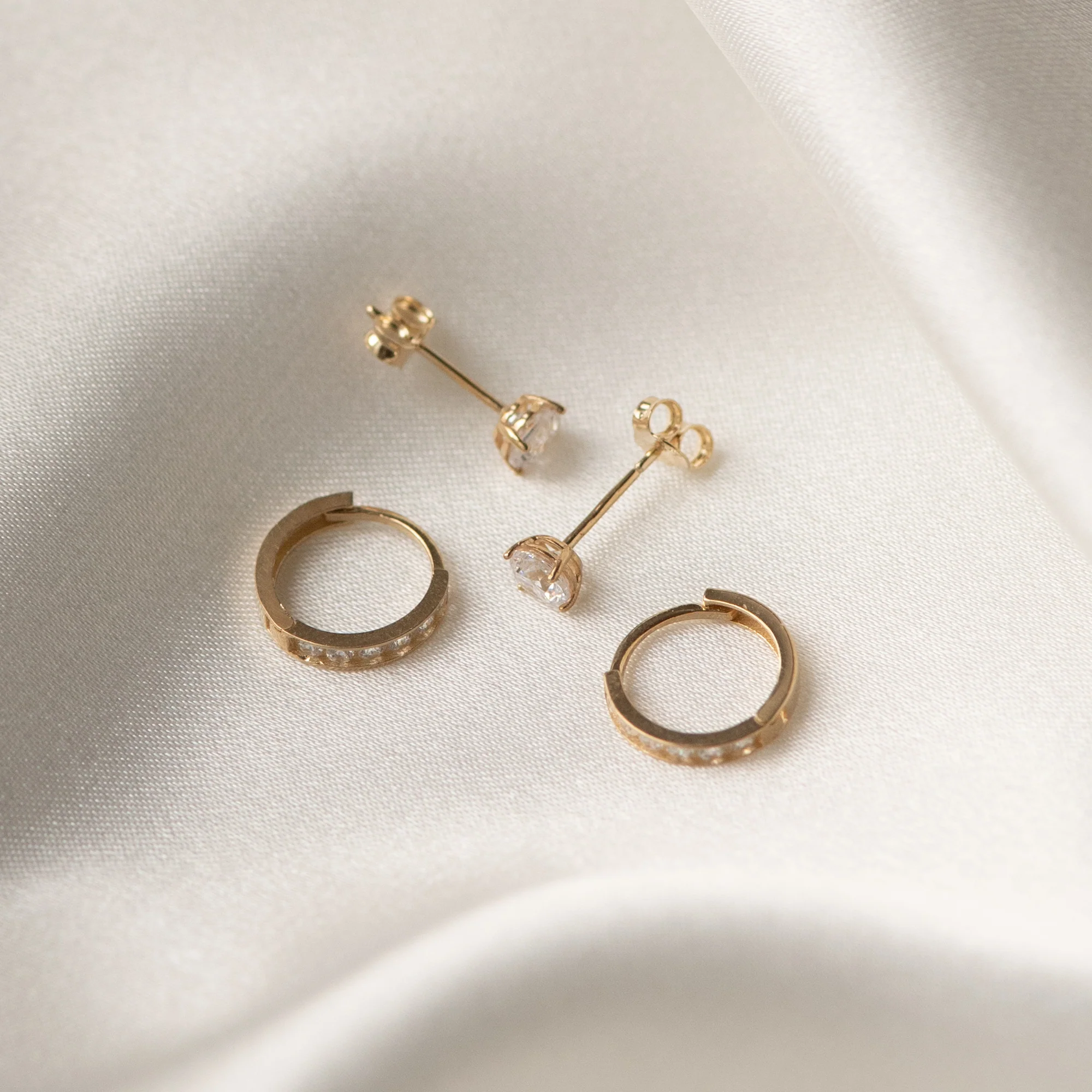 Cadeau d'Isabel 14 karat gold earring set with zirconia stones - Image 5