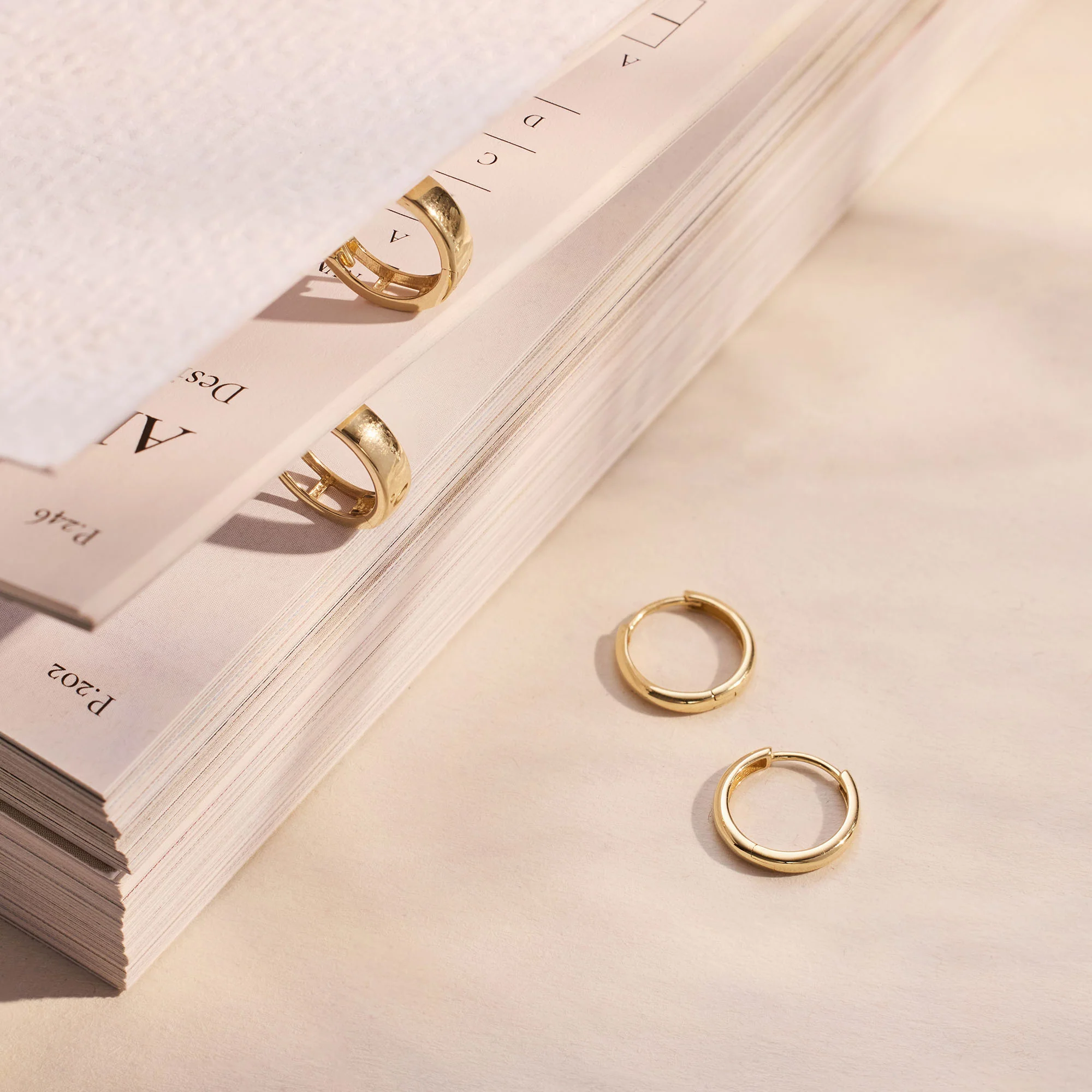 Rivoli Morgane 14 karat gold hoop earrings (12 mm) - Image 6