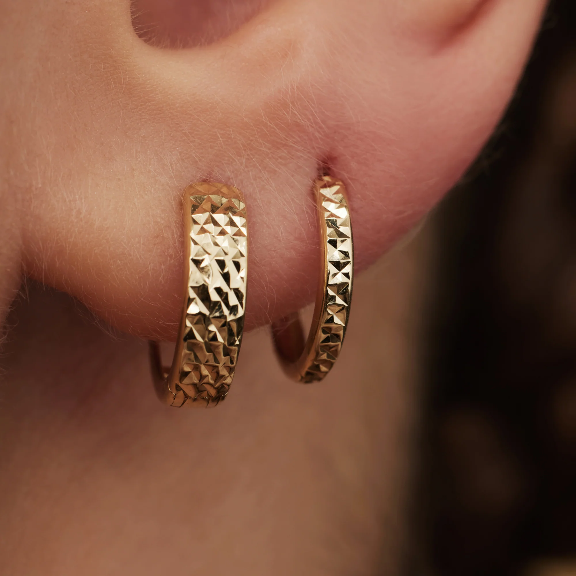 Rivoli Laura 14 karat gold hoop earrings with diamond cut - Image 3