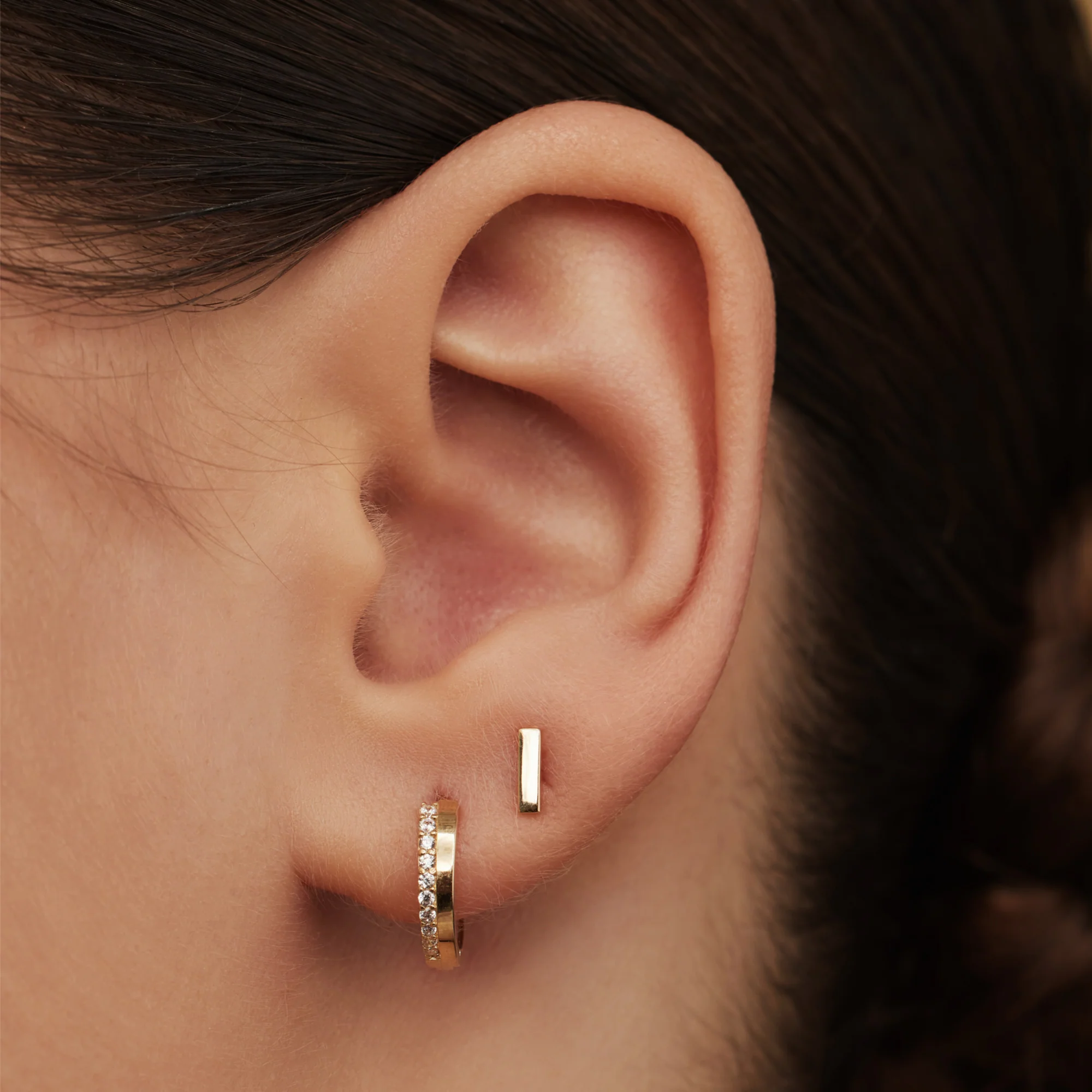 Rivoli Esmée 14 karat gold hoop earrings with zirconia stones - Image 2