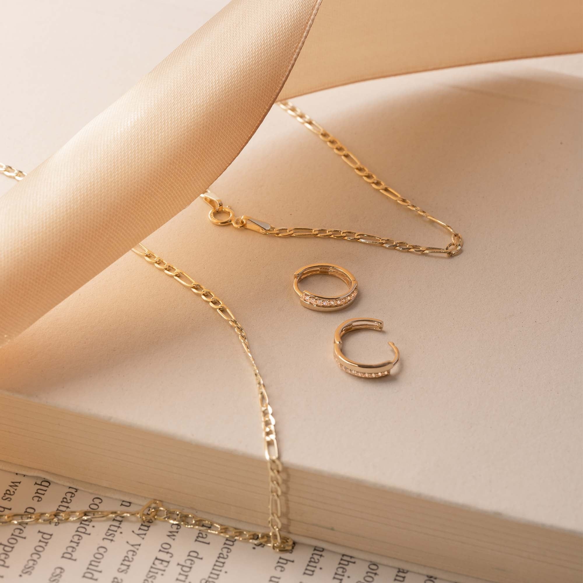 Rivoli Esmée 14 karat gold hoop earrings with zirconia stones - Image 4