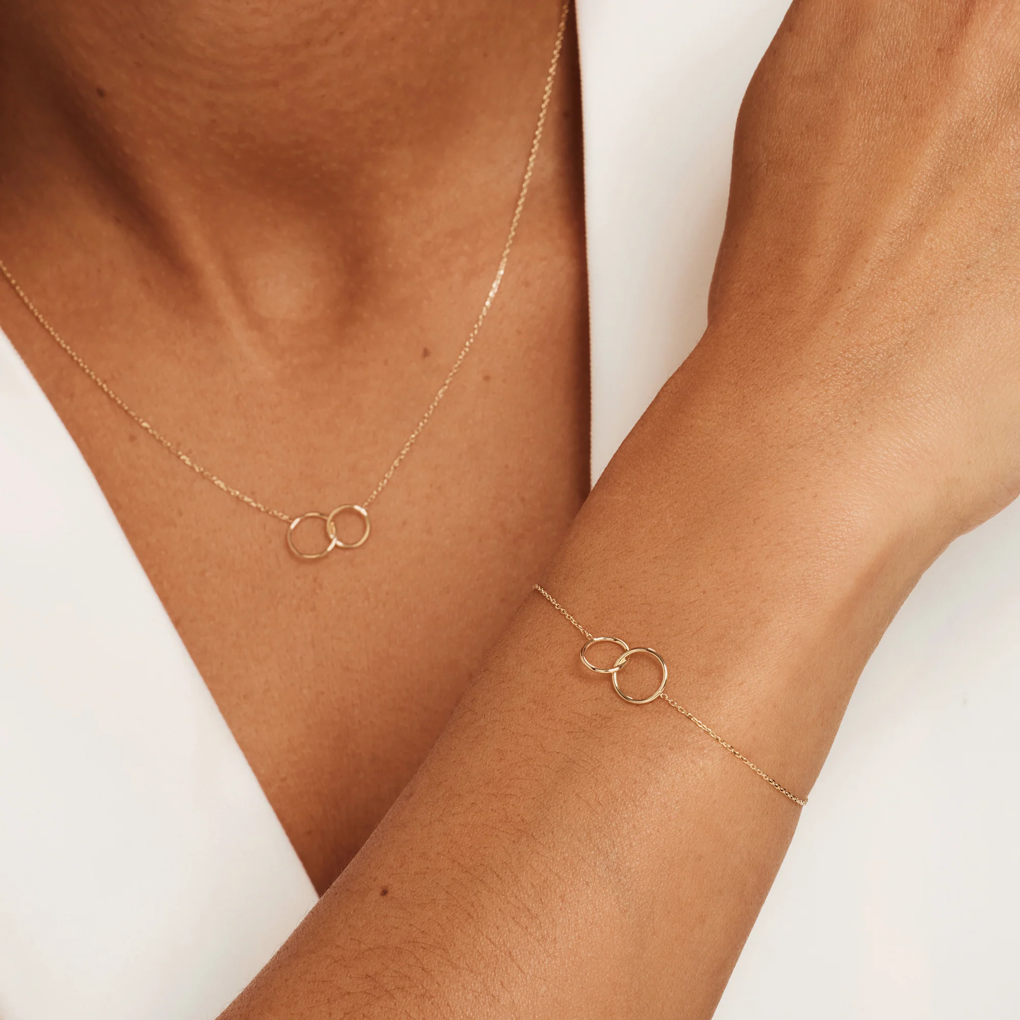 Cadeau d'Isabel 14 karat gold necklace & bracelet gift set with rings - Image 2