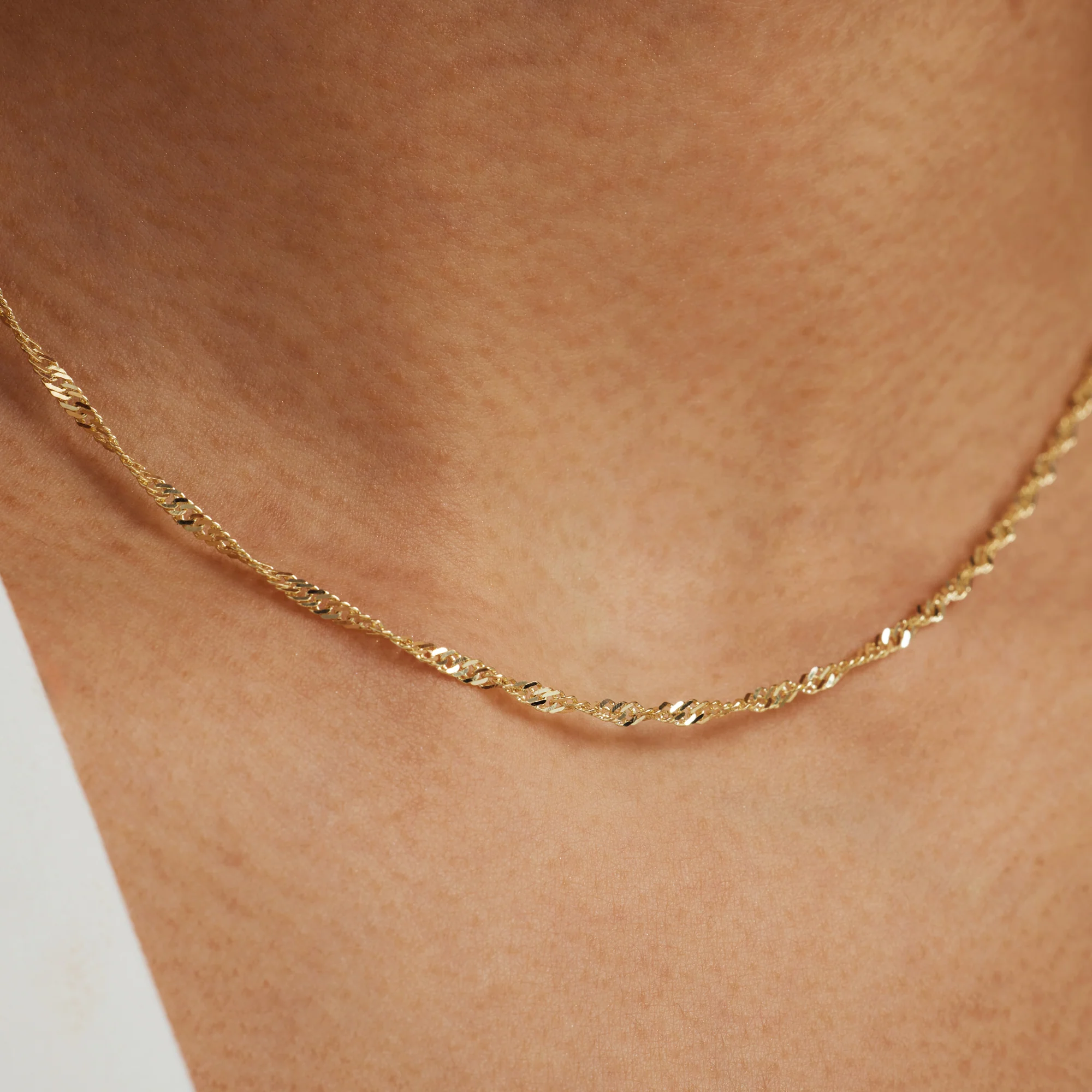 Rivoli Lilou 14 karat gold necklace with twist - Image 2