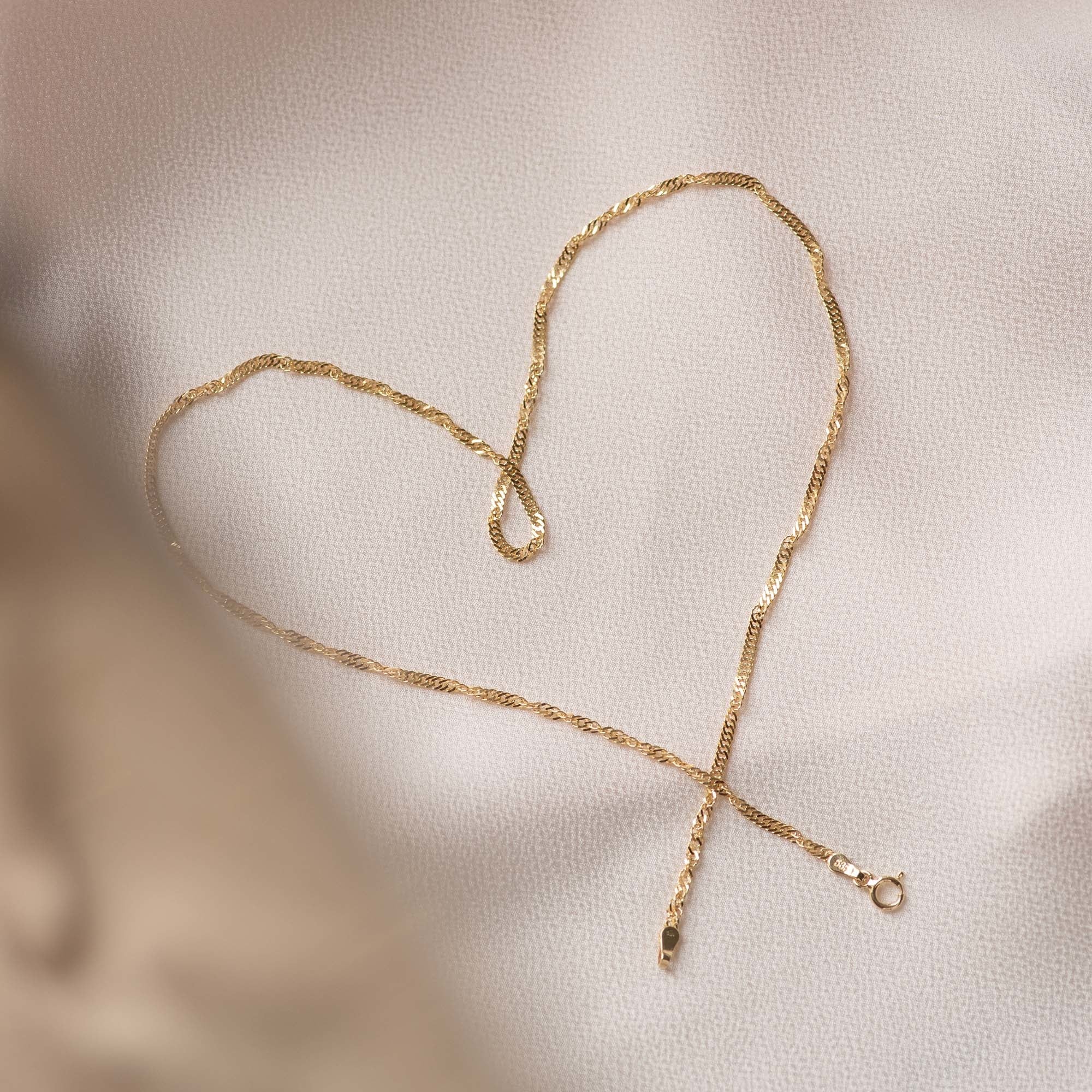 Rivoli Lilou 14 karat gold necklace with twist - Image 6