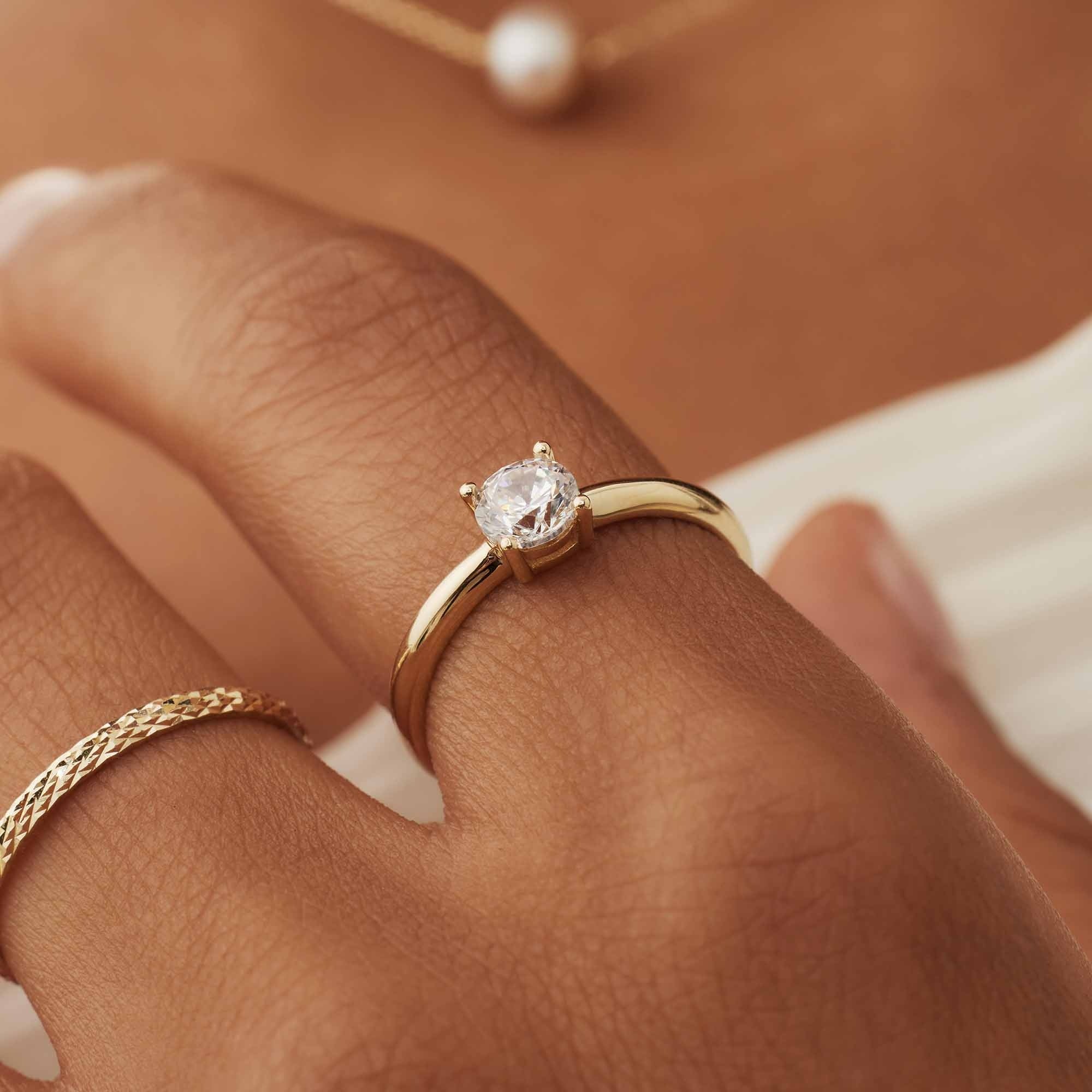 Le Marais Soleil 14 karat gold ring with zirconia stone - Image 2