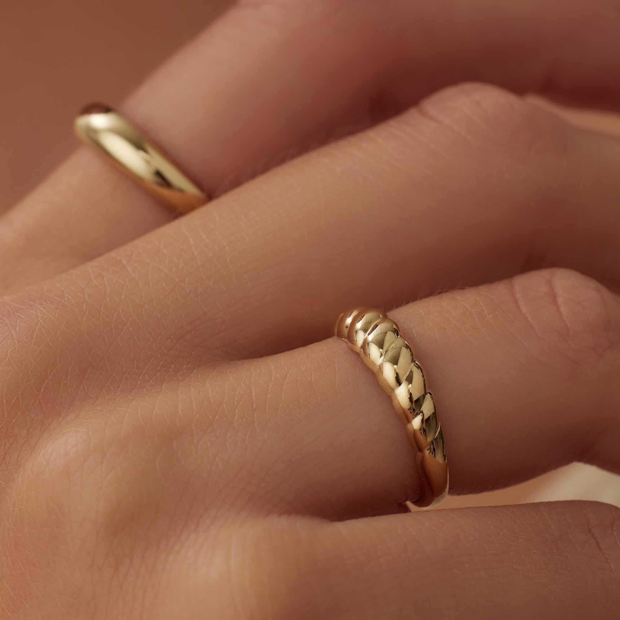 Aidee Elodie 14 karat gold ring with twist - Image 3