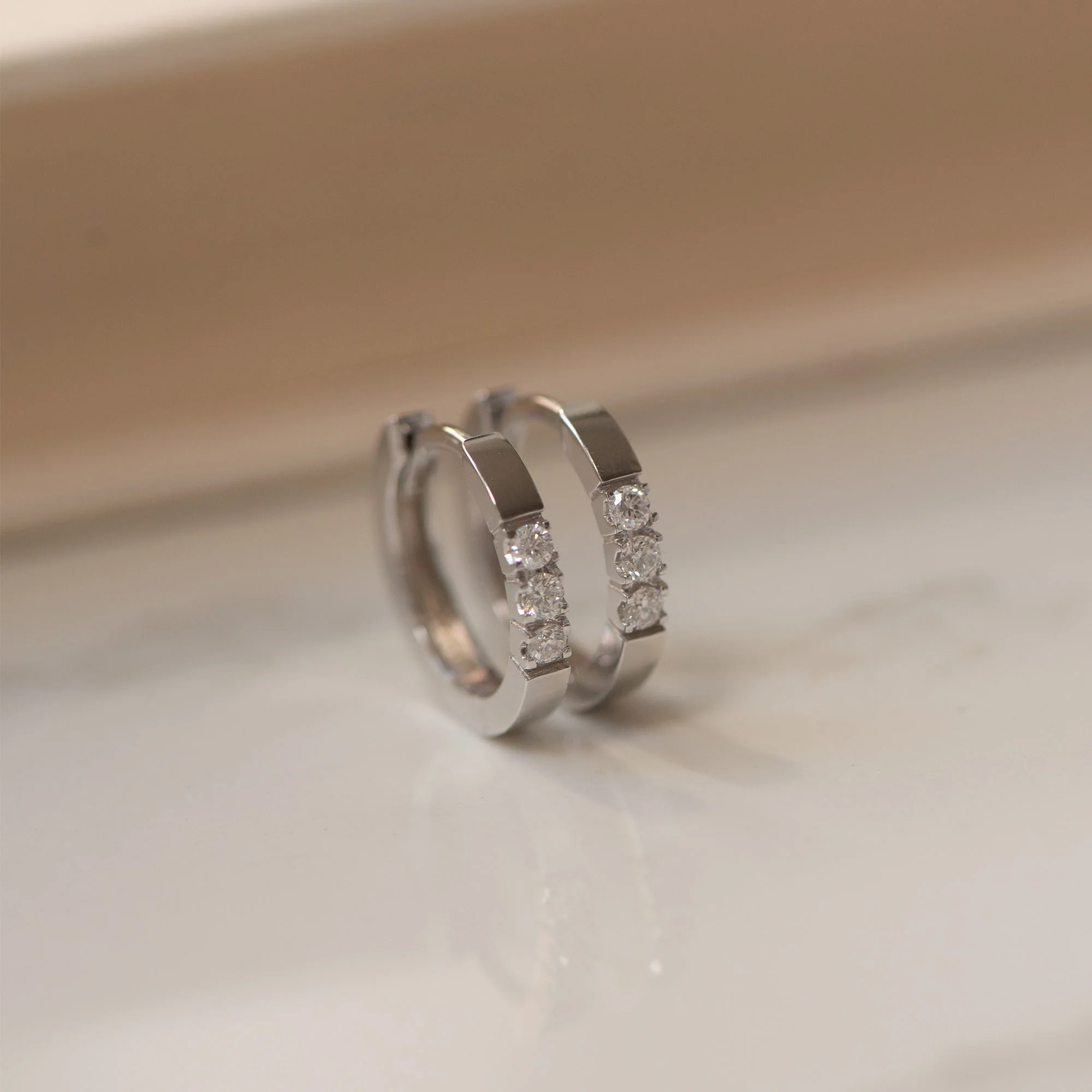 De la Paix Madeline 14 karat white gold earrings with diamond 0.15 ct - Image 7