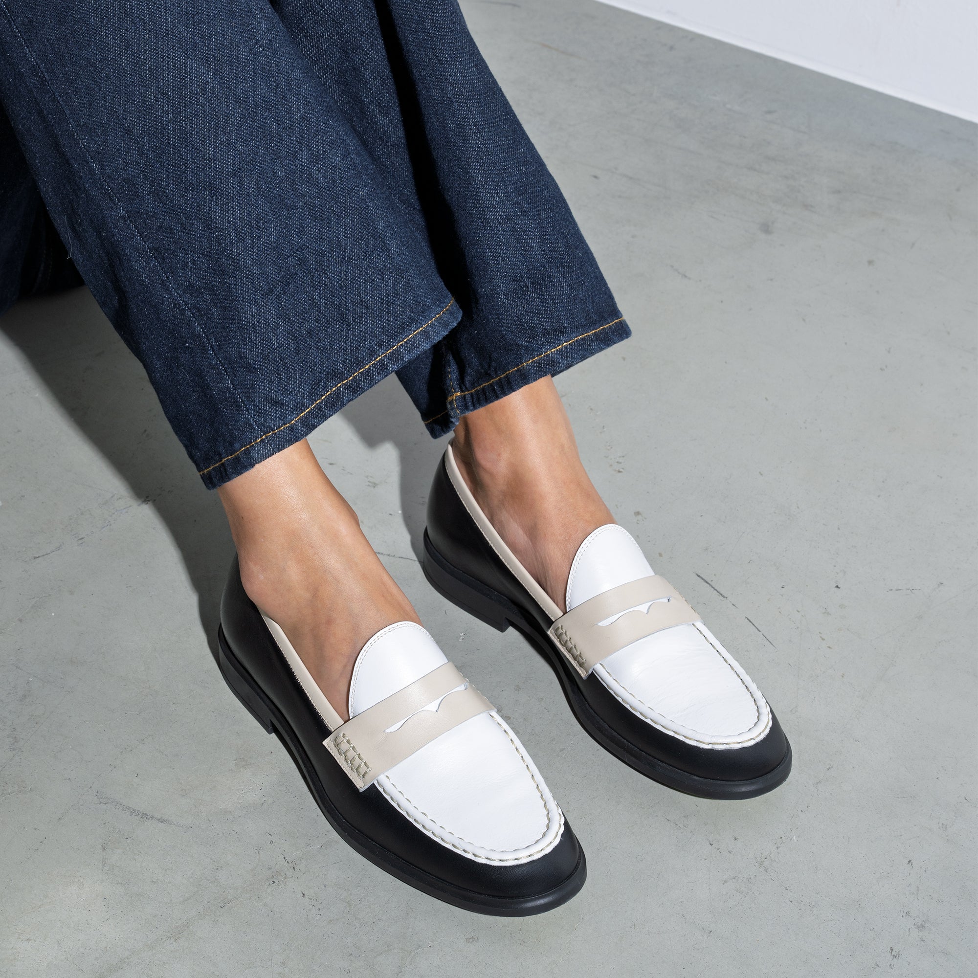 Vendôme Blandine black, white and cream calfskin leather loafers - Image 2