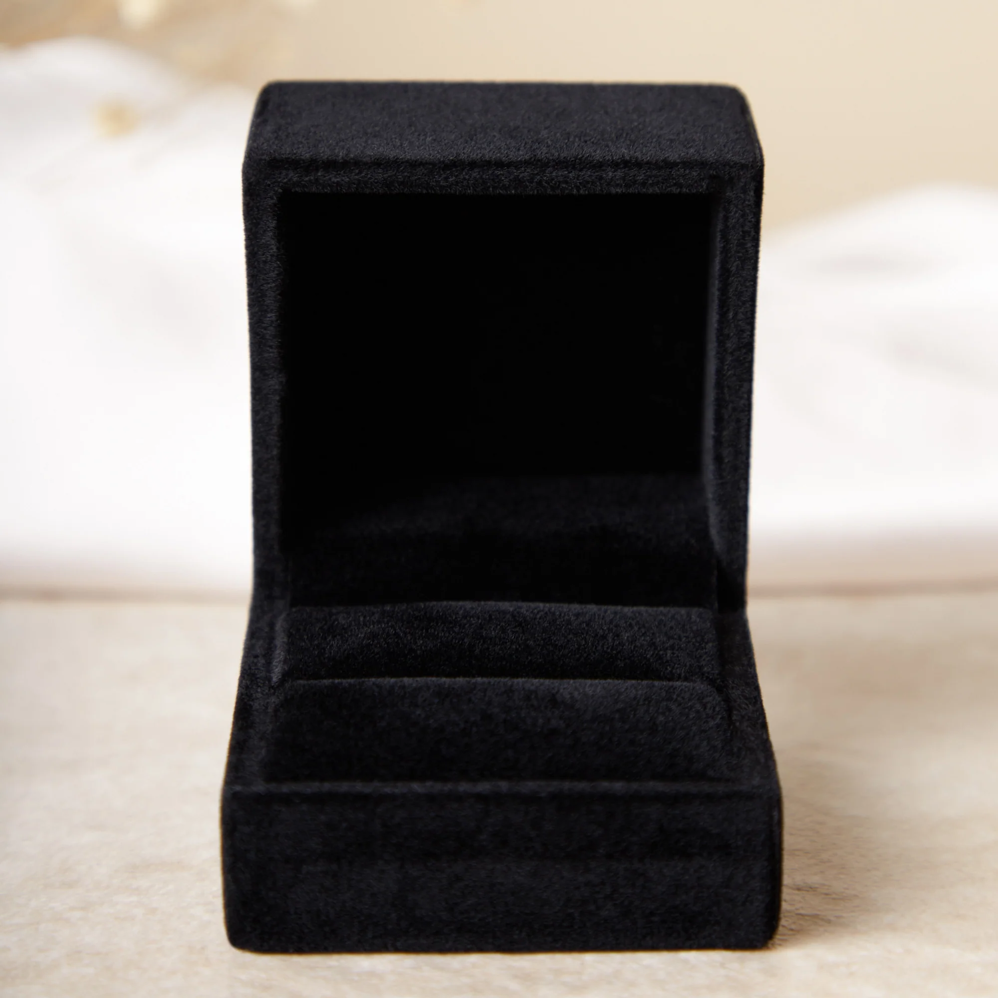 Cadeau d'Isabel black luxury ring box - Image 4