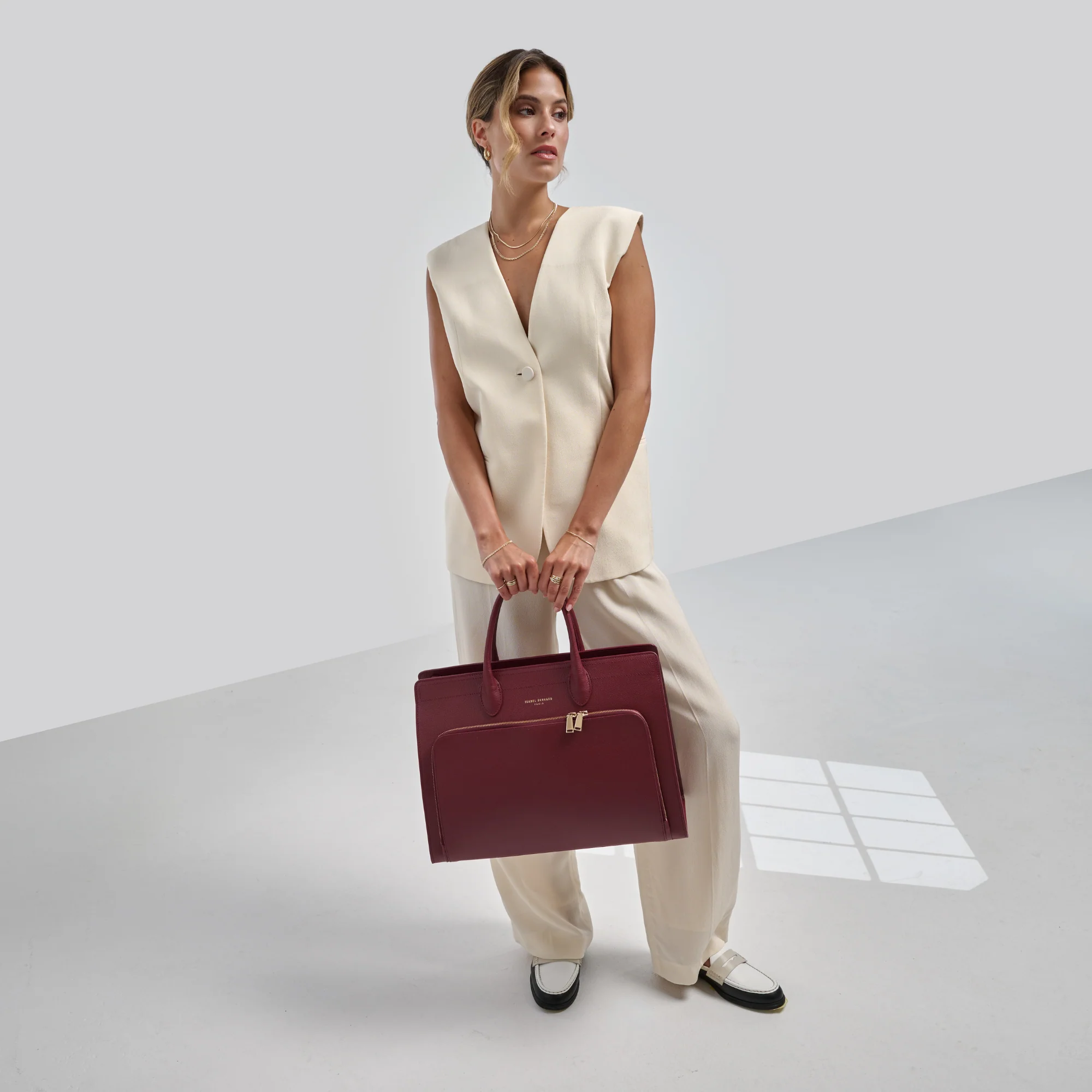 Honoré Nadine bordeaux red calfskin leather handbag with 16.4 inch laptop pocket - Image 2