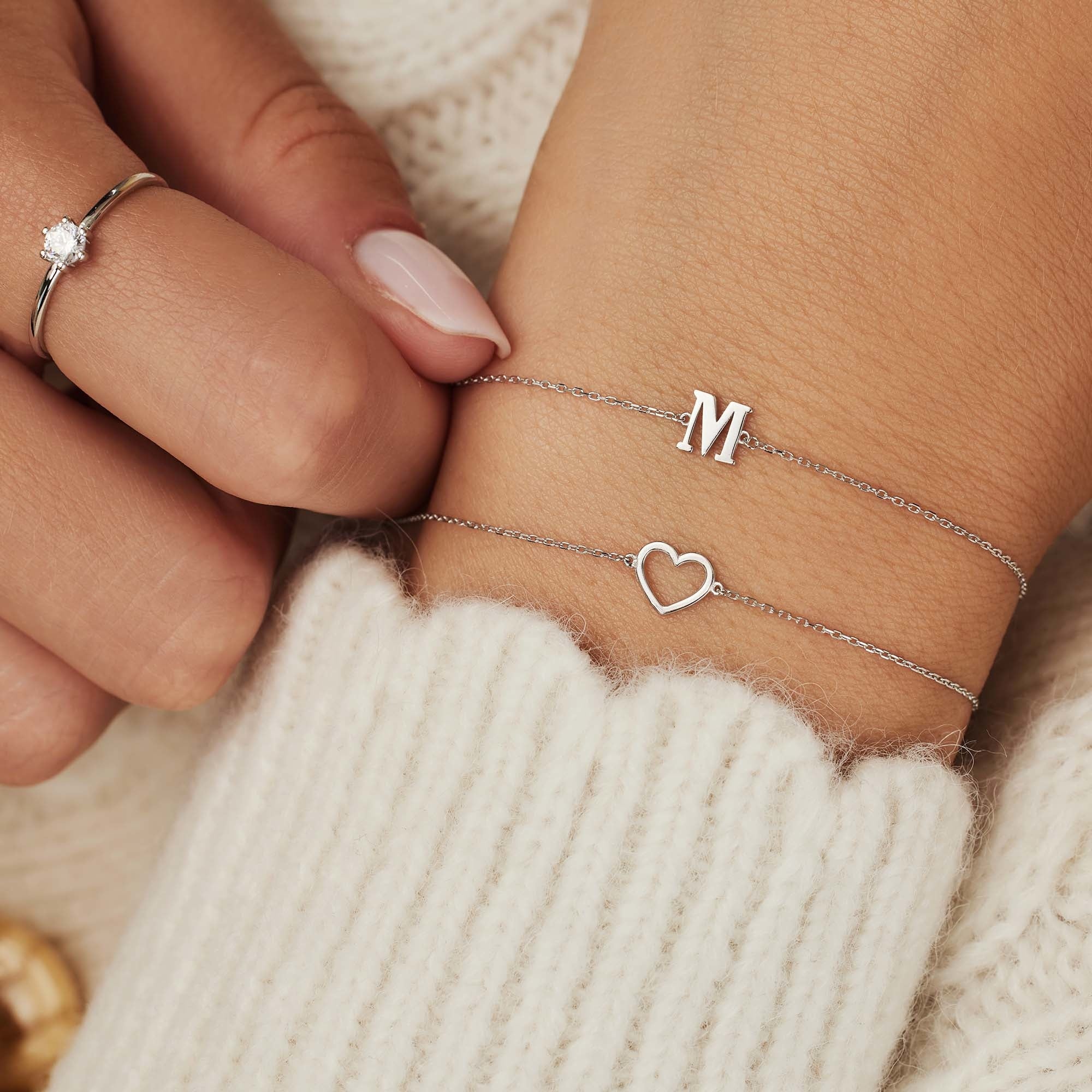 Saint Germain Rachel 14 karat white gold initial bracelet with letter - Image 4