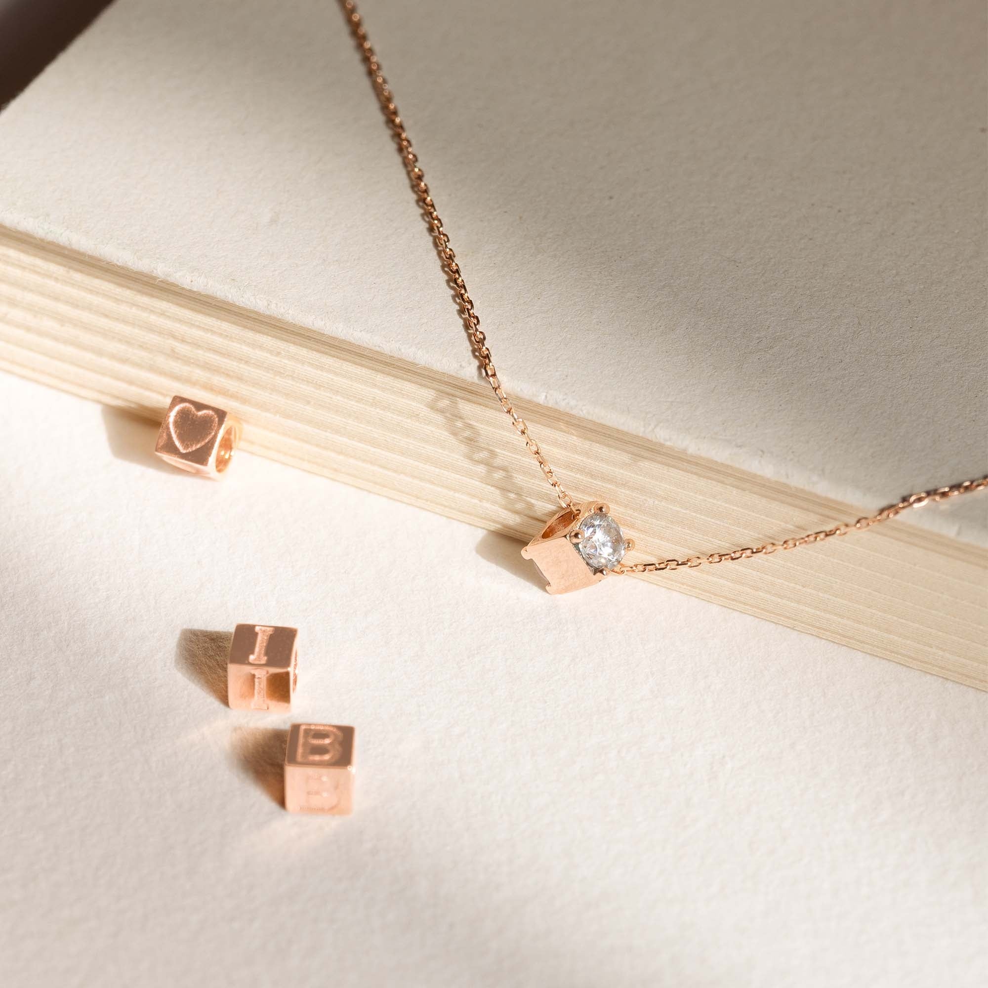 La Concorde Felie 14 karat rose gold cube initial with letter - Image 5
