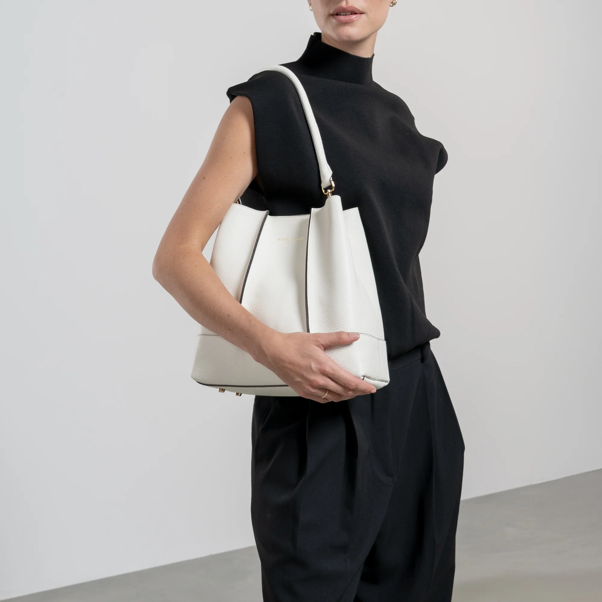 Femme Forte Macie cream calfskin leather shoulder bag - Image 2