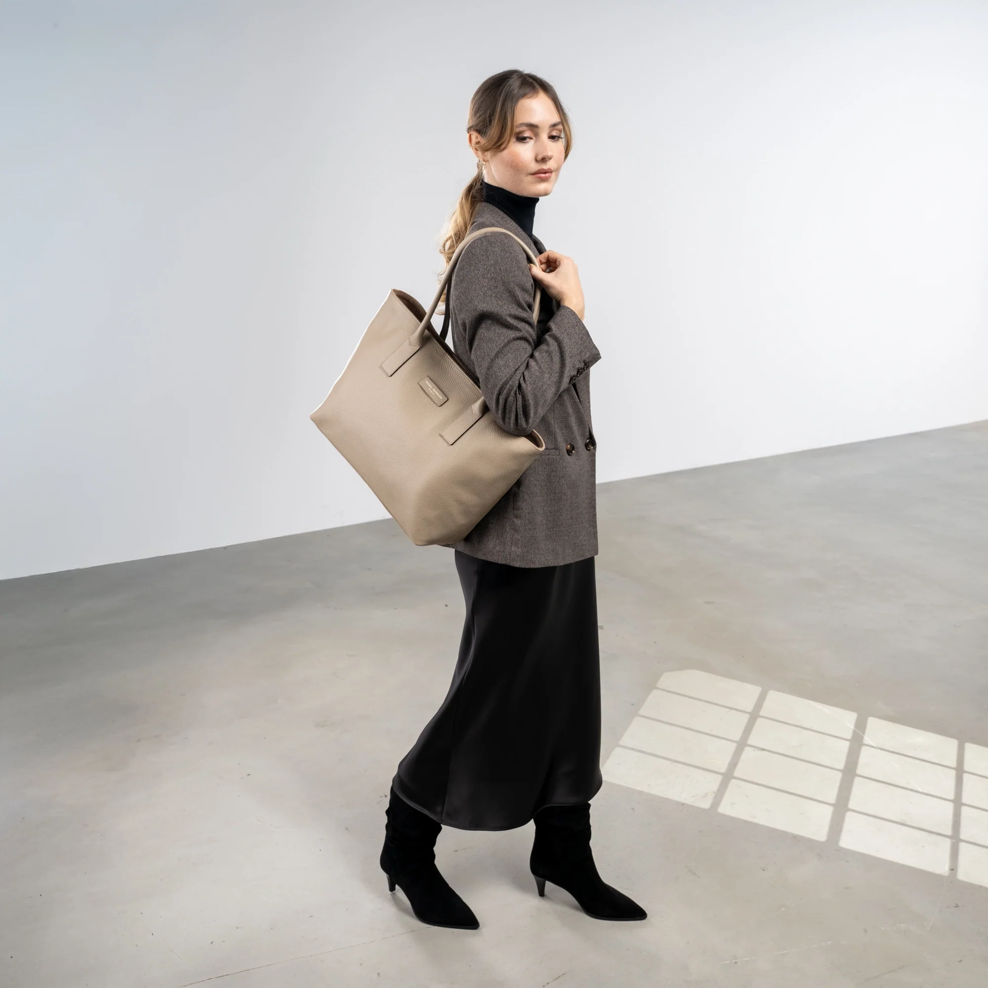 Honoré Elin Taupe calfskin leather shoulder bag - Image 2