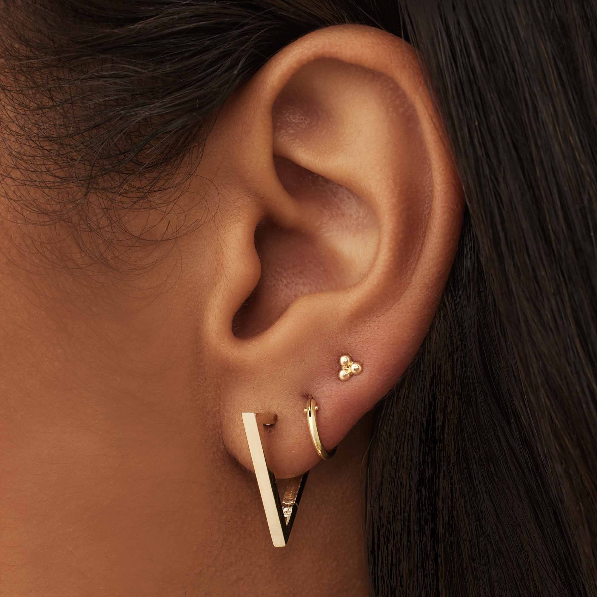 Monceau Jolie 14 karat gold triangle earrings - Image 2