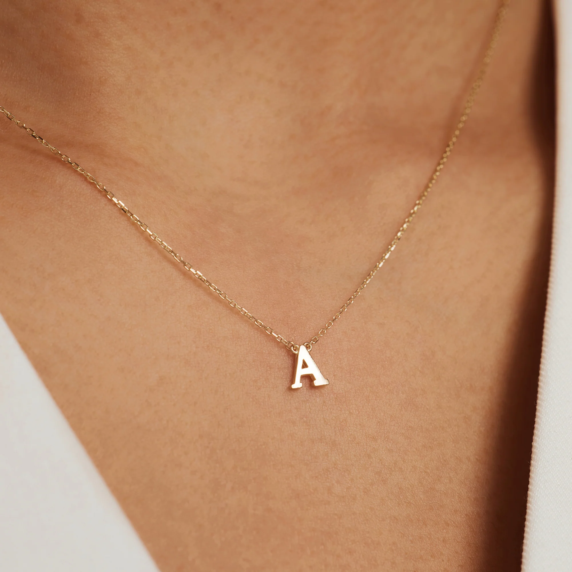 Le Marais Chloé 14 karat gold initial necklace with letter - Image 2