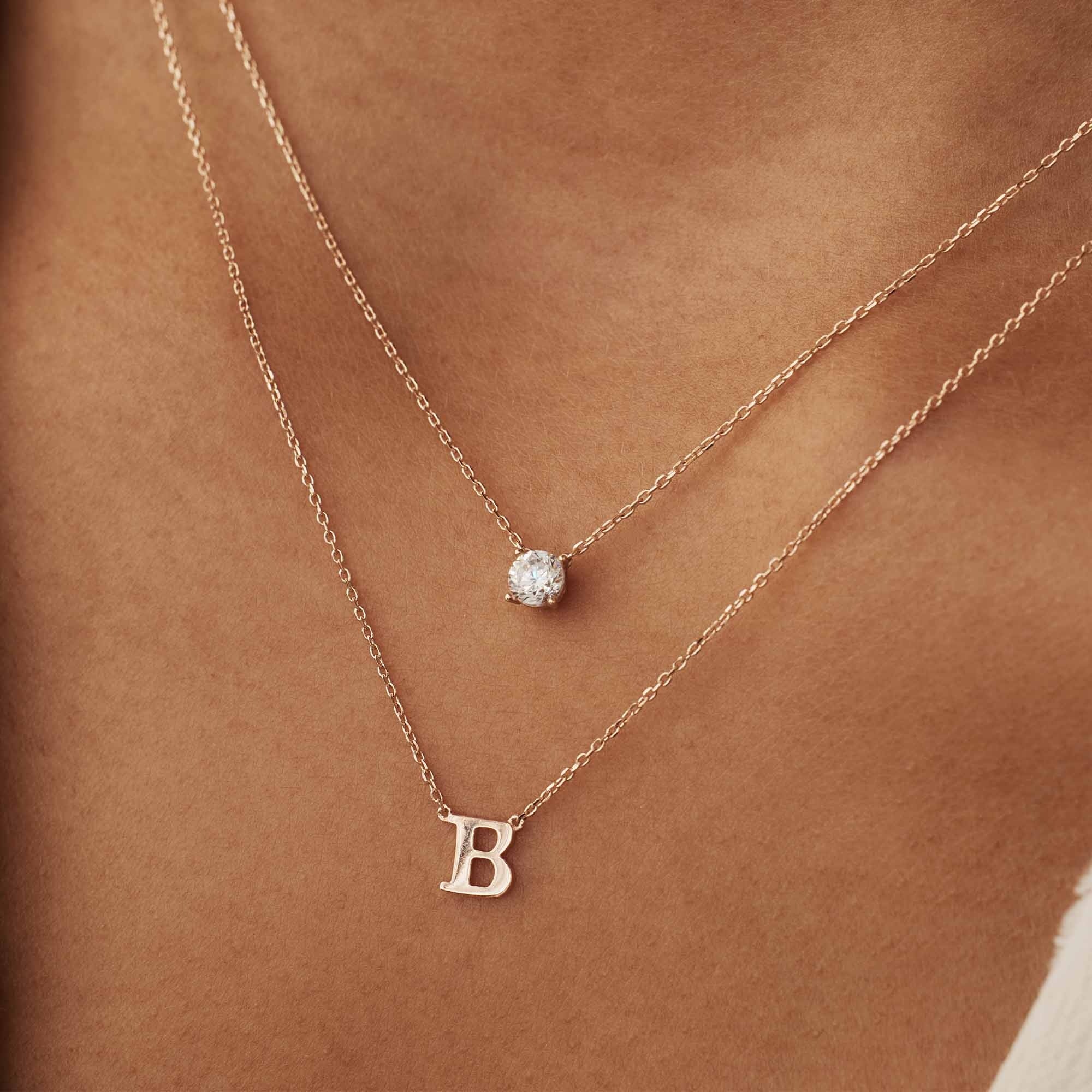 La Concorde Chloé 14 karat rose gold initial collier with letter - Image 4