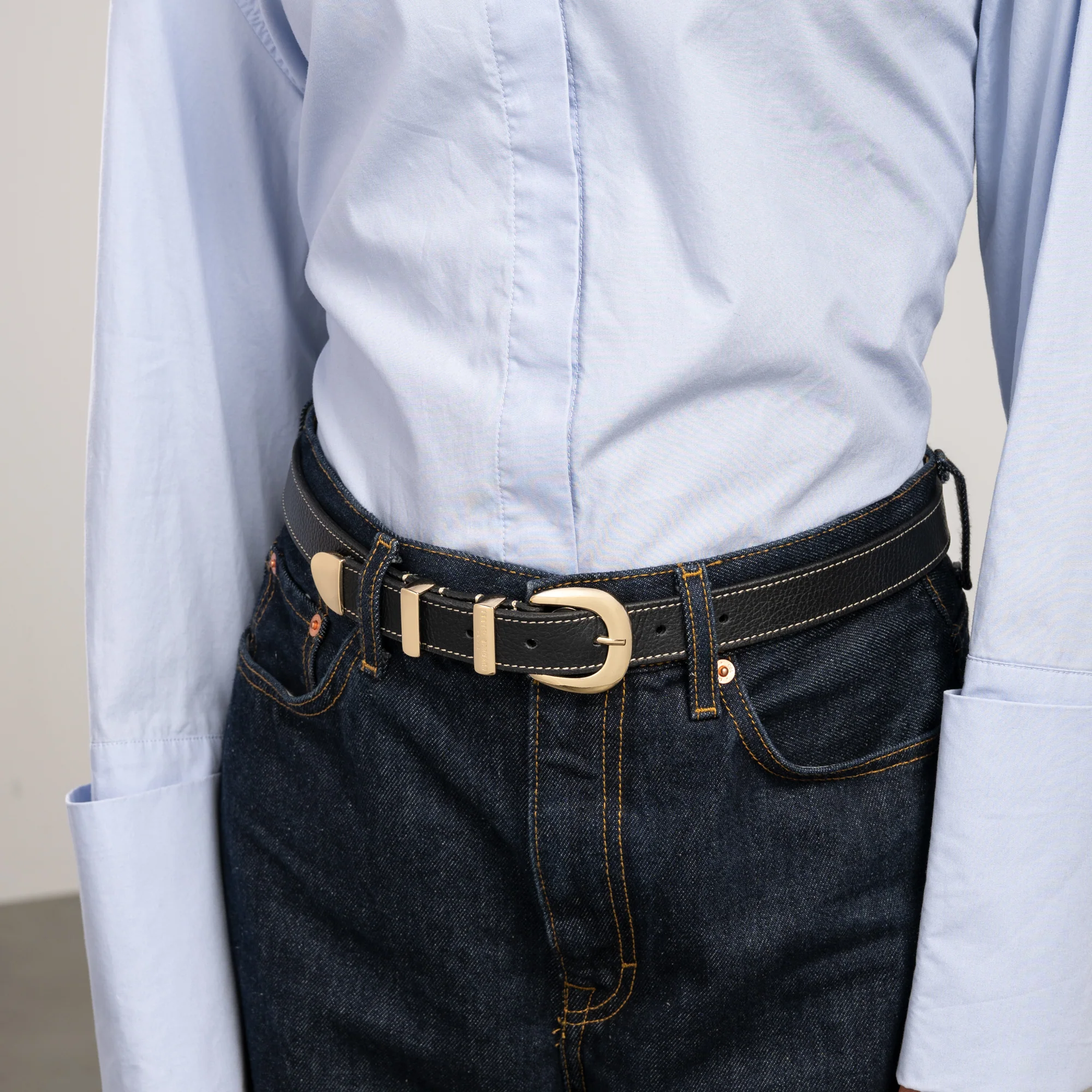 Rêveur Mathilde Black calfskin belt with gold-coloured buckle - Image 2